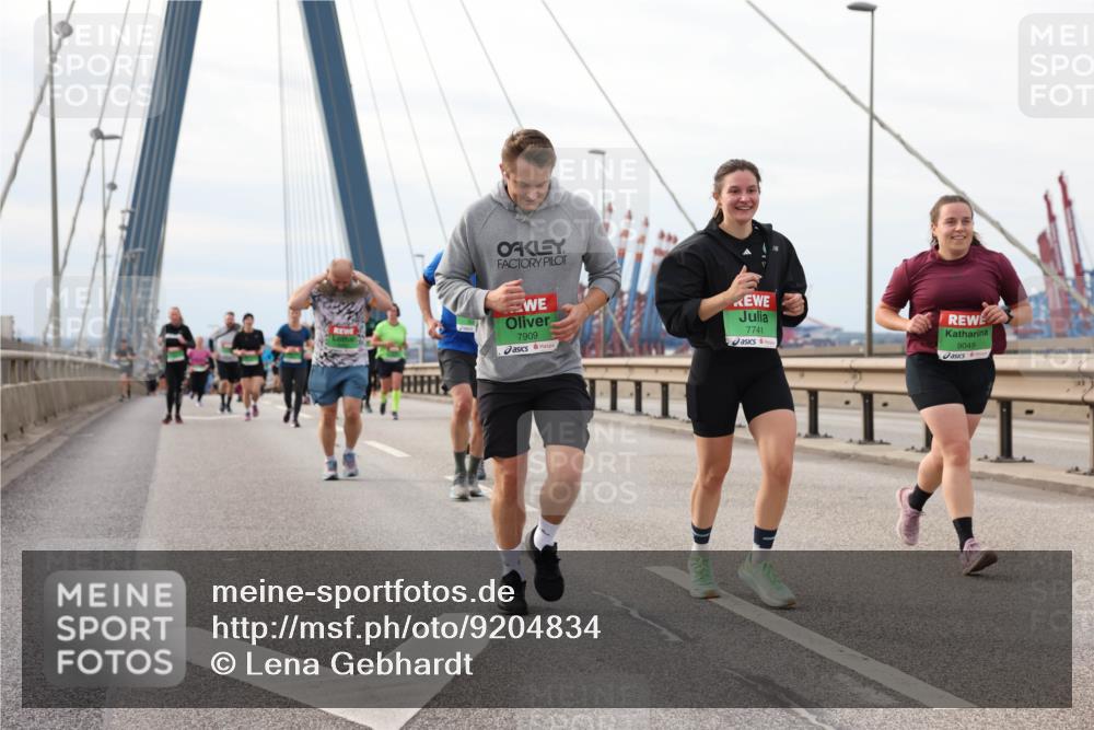 03.10.2025 - Köhlbrandbrückenlauf Lena Gebhardt http://msf.ph/oto/9204834 03.10.2025 15:58:49 Position 2 7909, 7741, 9049 meine-sportfotos.de