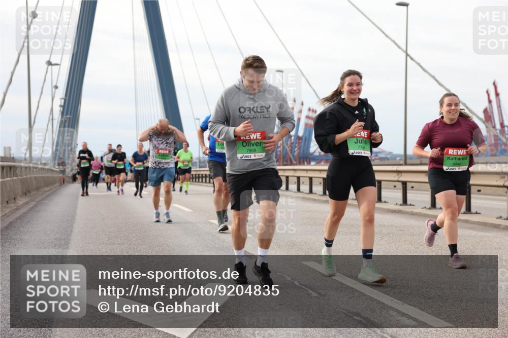 03.10.2025 - Köhlbrandbrückenlauf Lena Gebhardt http://msf.ph/oto/9204835 03.10.2025 15:58:49 Position 2 7909, 7741, 9049 meine-sportfotos.de