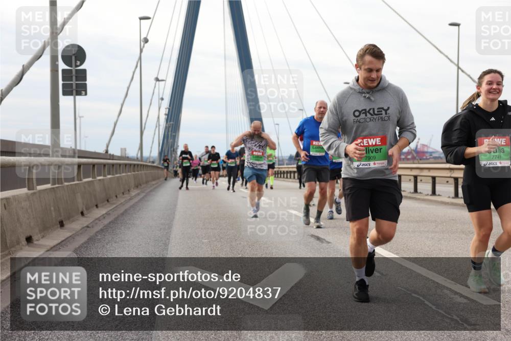 03.10.2025 - Köhlbrandbrückenlauf Lena Gebhardt http://msf.ph/oto/9204837 03.10.2025 15:58:50 Position 2 7909, 7741 meine-sportfotos.de