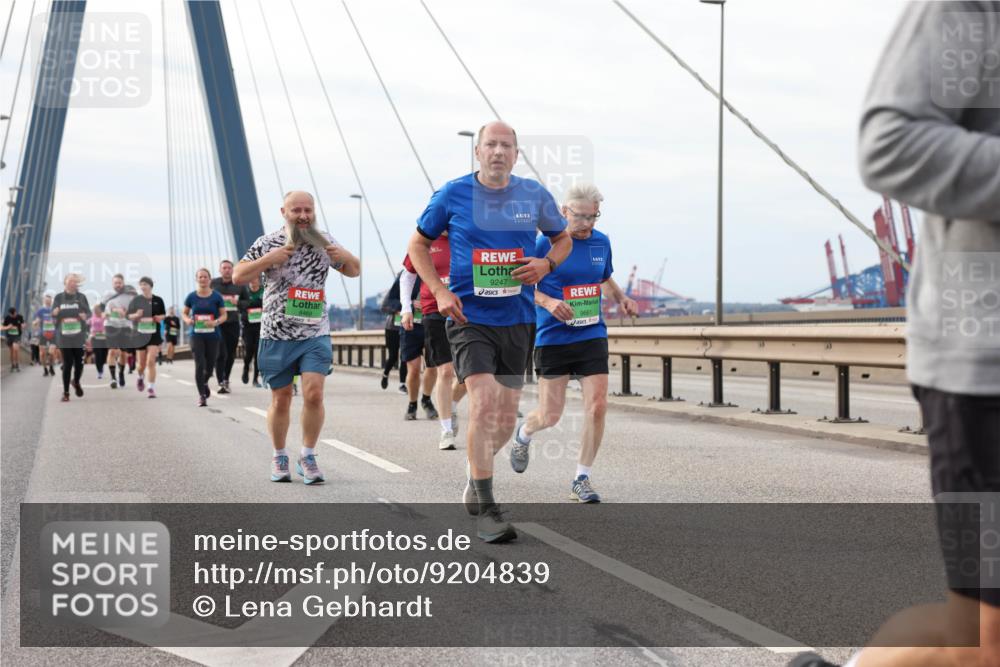 03.10.2025 - Köhlbrandbrückenlauf Lena Gebhardt http://msf.ph/oto/9204839 03.10.2025 15:58:51 Position 2 9247, 9661 meine-sportfotos.de