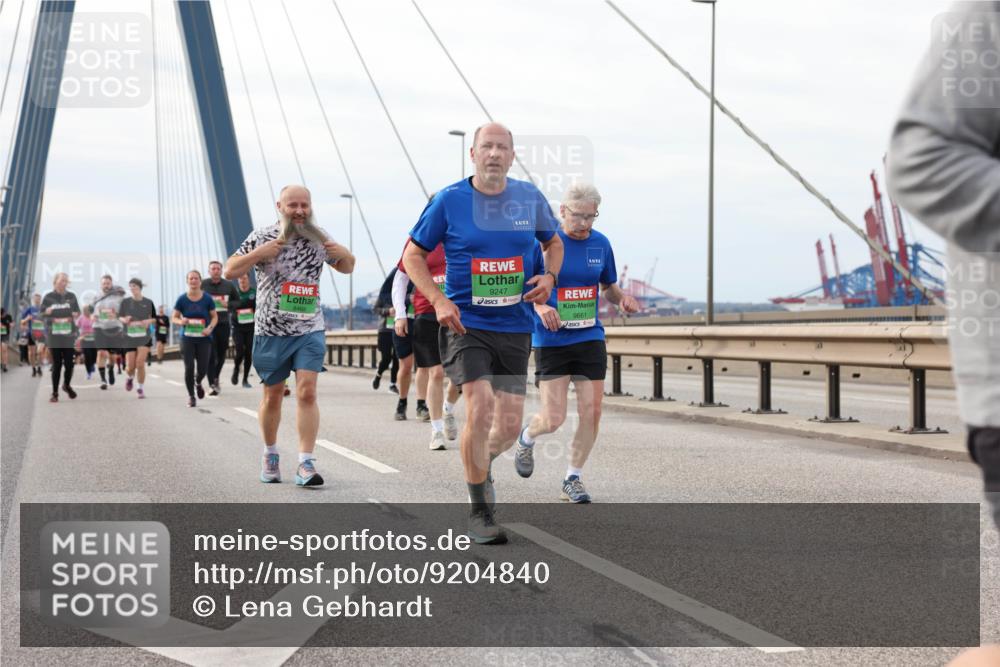 03.10.2025 - Köhlbrandbrückenlauf Lena Gebhardt http://msf.ph/oto/9204840 03.10.2025 15:58:51 Position 2 9247, 9661 meine-sportfotos.de