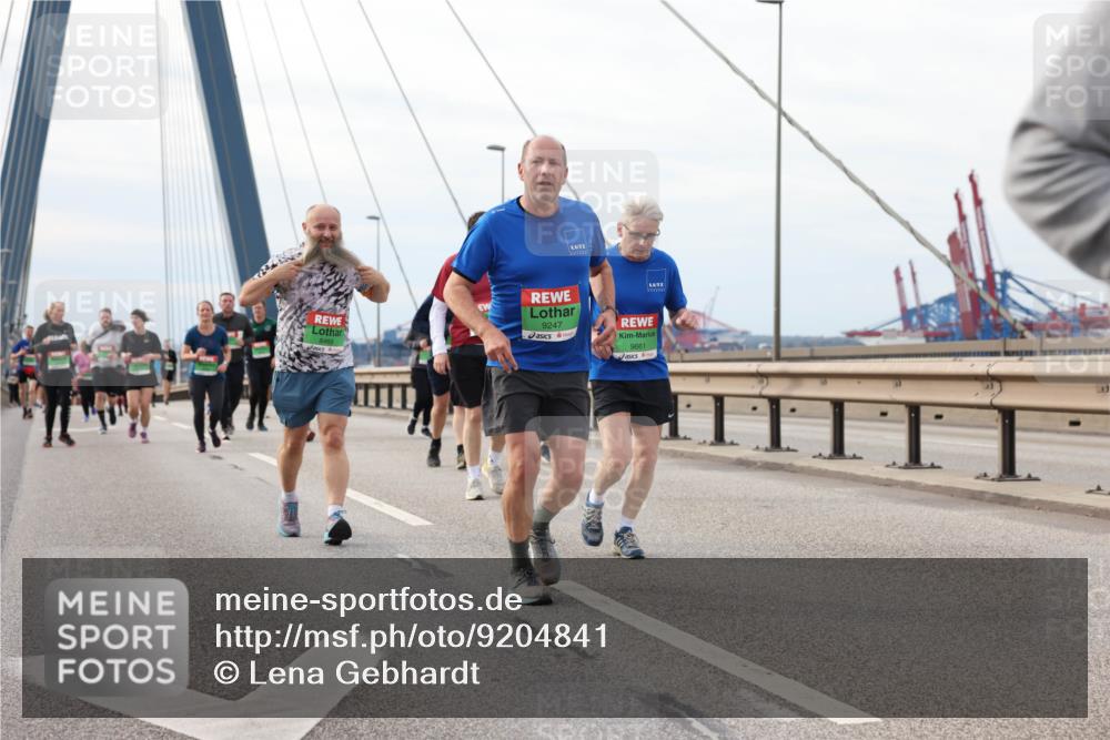 03.10.2025 - Köhlbrandbrückenlauf Lena Gebhardt http://msf.ph/oto/9204841 03.10.2025 15:58:51 Position 2 9247, 9661 meine-sportfotos.de