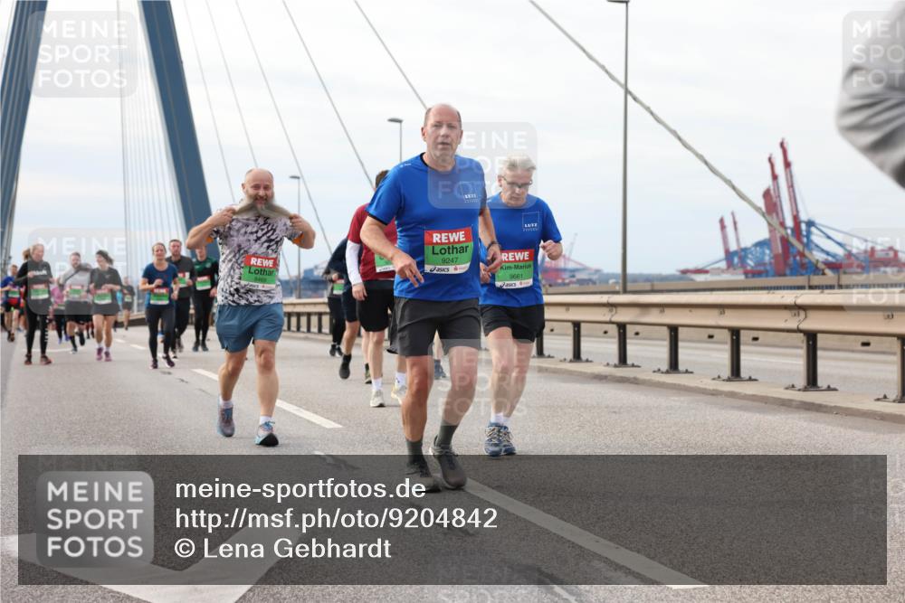 03.10.2025 - Köhlbrandbrückenlauf Lena Gebhardt http://msf.ph/oto/9204842 03.10.2025 15:58:51 Position 2 8469, 9247, 9661 meine-sportfotos.de
