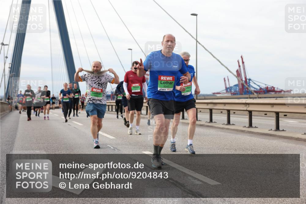 03.10.2025 - Köhlbrandbrückenlauf Lena Gebhardt http://msf.ph/oto/9204843 03.10.2025 15:58:51 Position 2 9247 meine-sportfotos.de