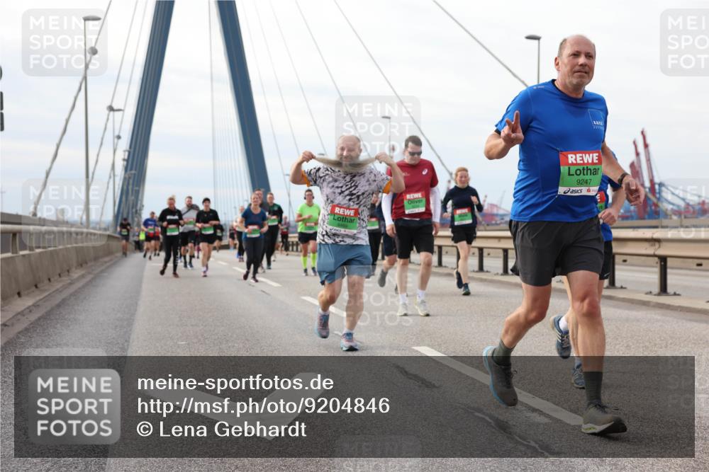 03.10.2025 - Köhlbrandbrückenlauf Lena Gebhardt http://msf.ph/oto/9204846 03.10.2025 15:58:52 Position 2 9247 meine-sportfotos.de