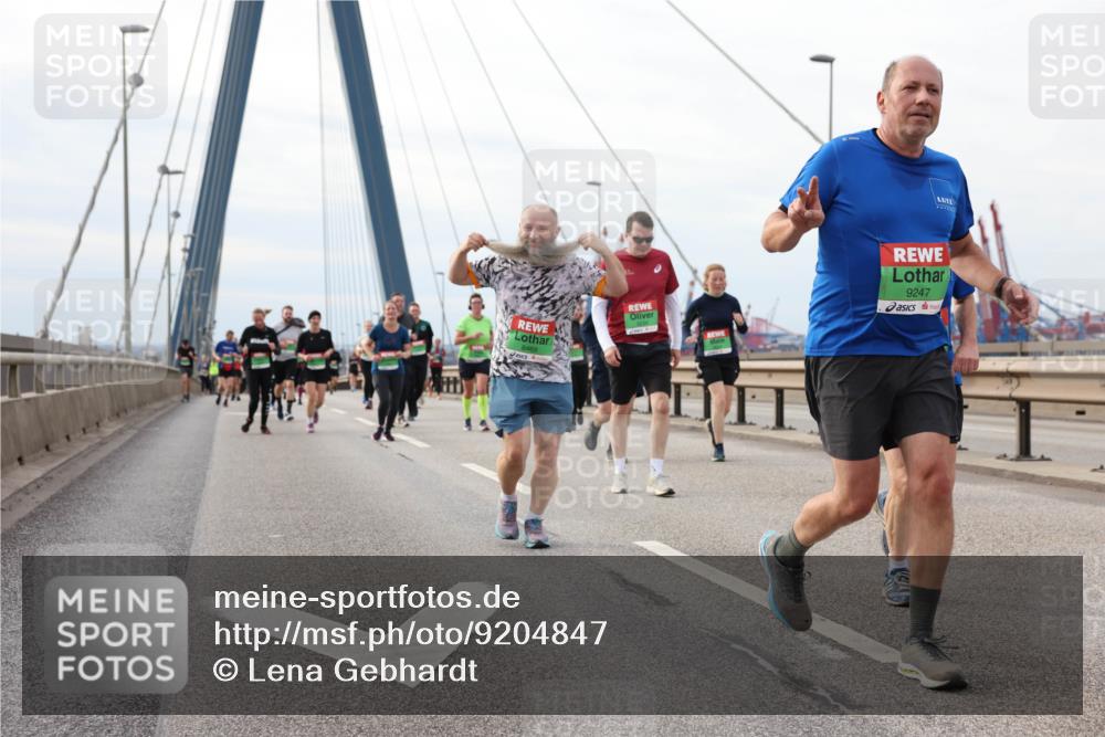 03.10.2025 - Köhlbrandbrückenlauf Lena Gebhardt http://msf.ph/oto/9204847 03.10.2025 15:58:52 Position 2 9247 meine-sportfotos.de