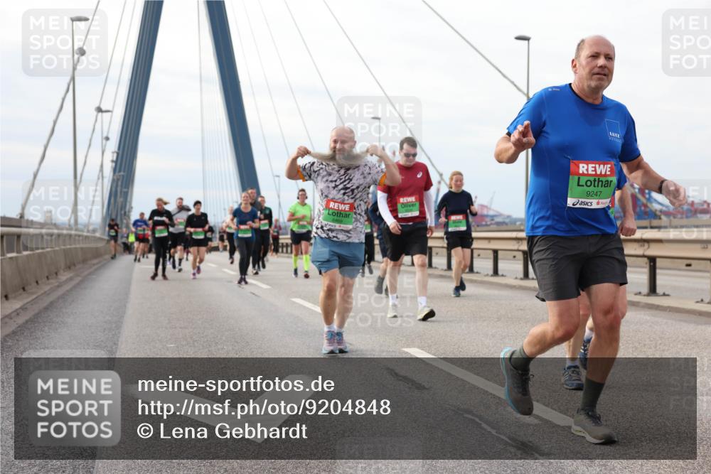 03.10.2025 - Köhlbrandbrückenlauf Lena Gebhardt http://msf.ph/oto/9204848 03.10.2025 15:58:52 Position 2 9247 meine-sportfotos.de