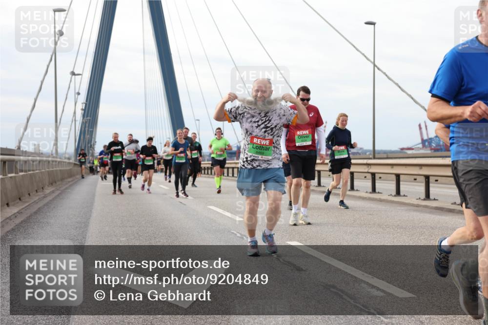 03.10.2025 - Köhlbrandbrückenlauf Lena Gebhardt http://msf.ph/oto/9204849 03.10.2025 15:58:52 Position 2 8469 meine-sportfotos.de