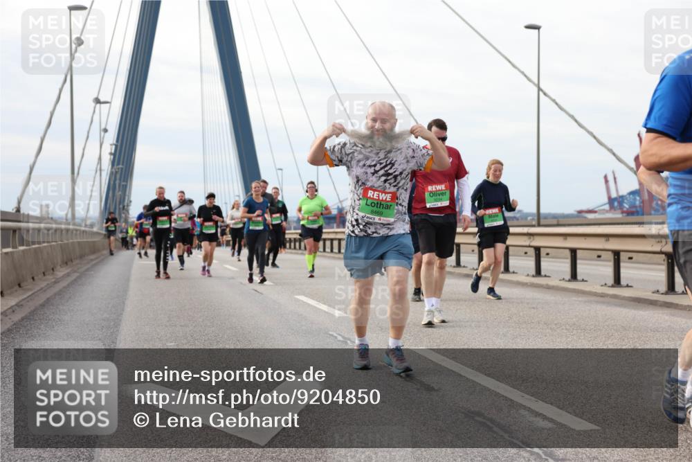 03.10.2025 - Köhlbrandbrückenlauf Lena Gebhardt http://msf.ph/oto/9204850 03.10.2025 15:58:53 Position 2 8469 meine-sportfotos.de