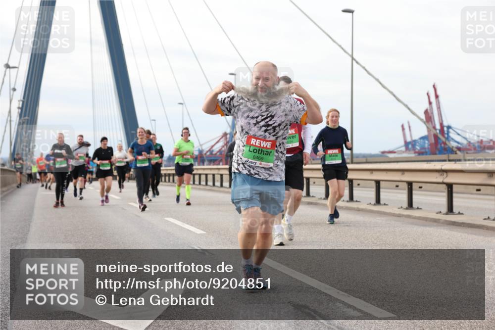 03.10.2025 - Köhlbrandbrückenlauf Lena Gebhardt http://msf.ph/oto/9204851 03.10.2025 15:58:53 Position 2 8469, 234 meine-sportfotos.de