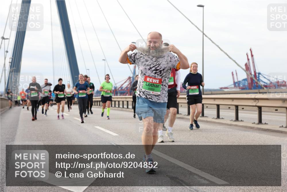 03.10.2025 - Köhlbrandbrückenlauf Lena Gebhardt http://msf.ph/oto/9204852 03.10.2025 15:58:53 Position 2 8469 meine-sportfotos.de