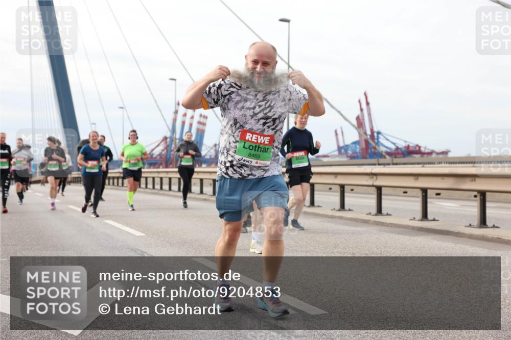 03.10.2025 - Köhlbrandbrückenlauf Lena Gebhardt http://msf.ph/oto/9204853 03.10.2025 15:58:53 Position 2 8469 meine-sportfotos.de