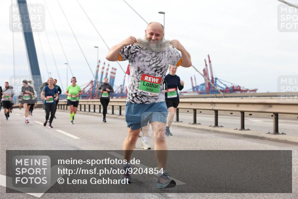 03.10.2025 - Köhlbrandbrückenlauf Lena Gebhardt http://msf.ph/oto/9204854 03.10.2025 15:58:53 Position 2 8469 meine-sportfotos.de