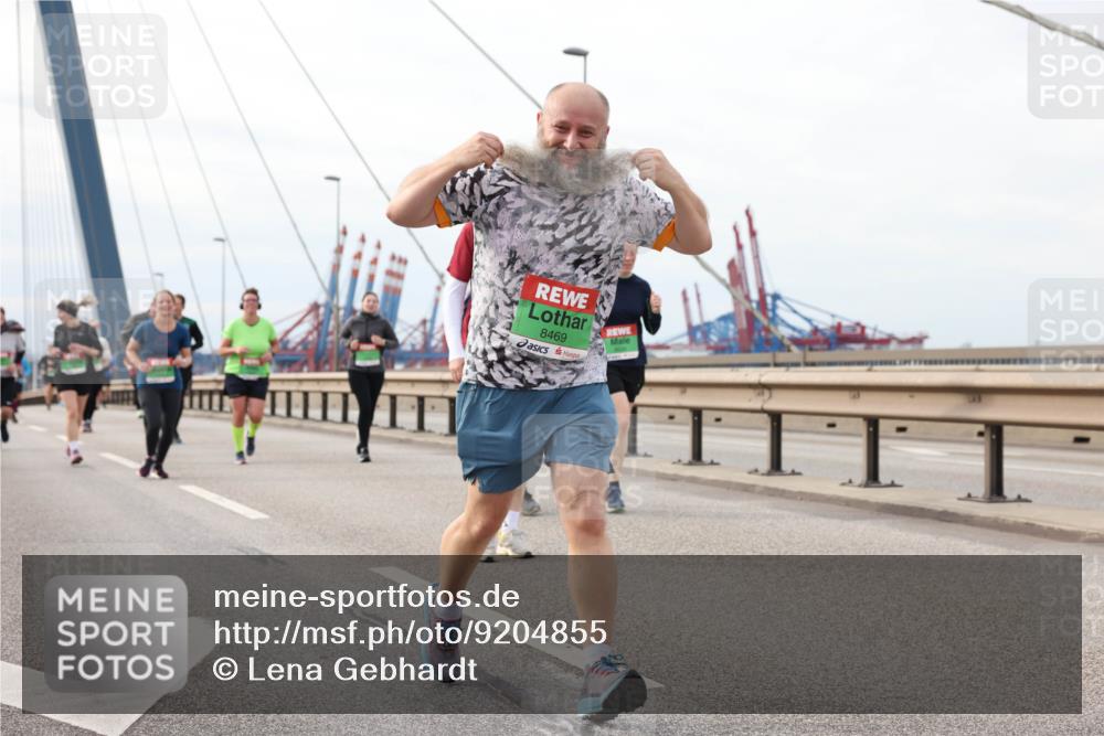 03.10.2025 - Köhlbrandbrückenlauf Lena Gebhardt http://msf.ph/oto/9204855 03.10.2025 15:58:53 Position 2 8469 meine-sportfotos.de