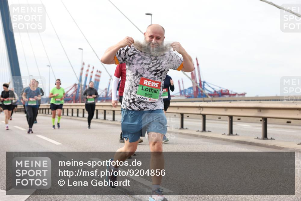 03.10.2025 - Köhlbrandbrückenlauf Lena Gebhardt http://msf.ph/oto/9204856 03.10.2025 15:58:53 Position 2 8469 meine-sportfotos.de