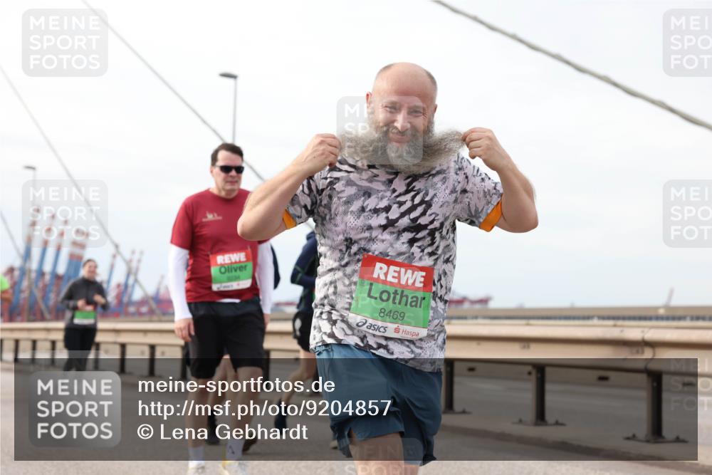 03.10.2025 - Köhlbrandbrückenlauf Lena Gebhardt http://msf.ph/oto/9204857 03.10.2025 15:58:54 Position 2 8469 meine-sportfotos.de