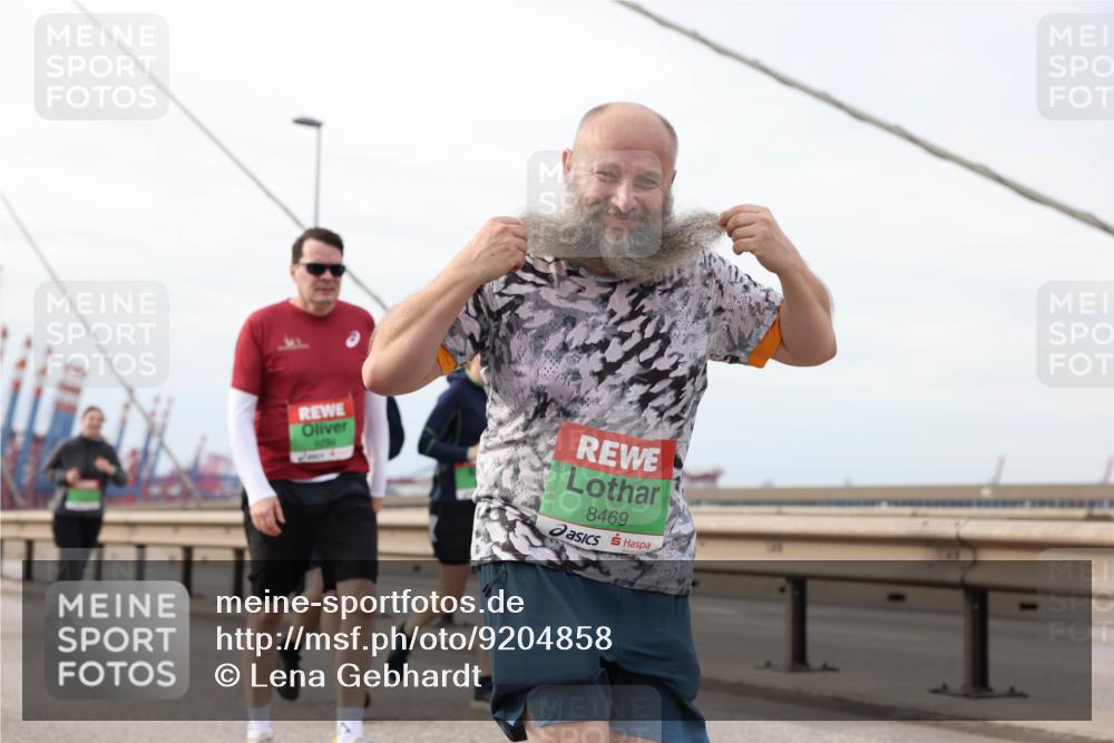03.10.2025 - Köhlbrandbrückenlauf Lena Gebhardt http://msf.ph/oto/9204858 03.10.2025 15:58:54 Position 2 8469 meine-sportfotos.de
