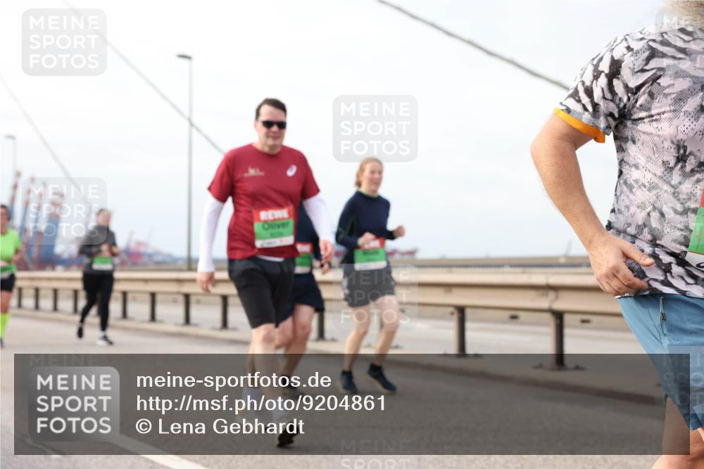 03.10.2025 - Köhlbrandbrückenlauf Lena Gebhardt http://msf.ph/oto/9204861 03.10.2025 15:58:54 Position 2  meine-sportfotos.de