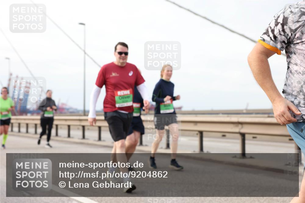 03.10.2025 - Köhlbrandbrückenlauf Lena Gebhardt http://msf.ph/oto/9204862 03.10.2025 15:58:55 Position 2  meine-sportfotos.de