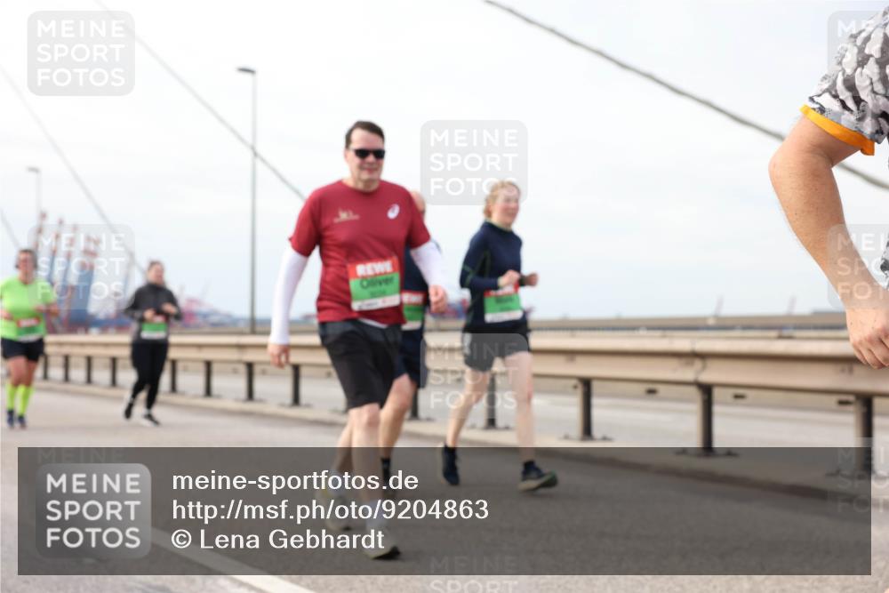 03.10.2025 - Köhlbrandbrückenlauf Lena Gebhardt http://msf.ph/oto/9204863 03.10.2025 15:58:55 Position 2  meine-sportfotos.de