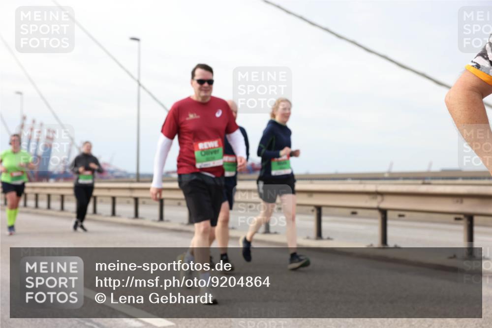 03.10.2025 - Köhlbrandbrückenlauf Lena Gebhardt http://msf.ph/oto/9204864 03.10.2025 15:58:55 Position 2  meine-sportfotos.de