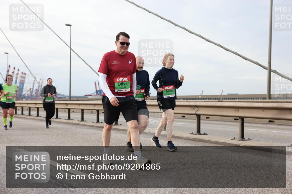 03.10.2025 - Köhlbrandbrückenlauf Lena Gebhardt http://msf.ph/oto/9204865 03.10.2025 15:58:55 Position 2 9234, 8359, 8534 meine-sportfotos.de