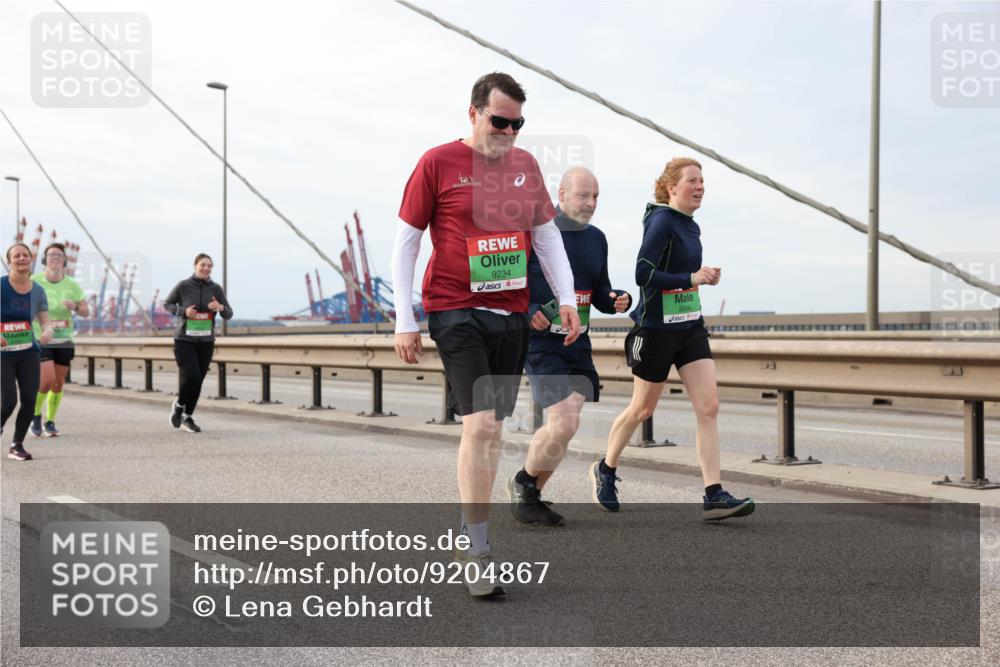 03.10.2025 - Köhlbrandbrückenlauf Lena Gebhardt http://msf.ph/oto/9204867 03.10.2025 15:58:55 Position 2 9234, 8534 meine-sportfotos.de