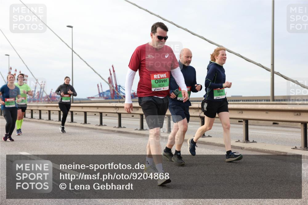 03.10.2025 - Köhlbrandbrückenlauf Lena Gebhardt http://msf.ph/oto/9204868 03.10.2025 15:58:55 Position 2 9234, 8534 meine-sportfotos.de