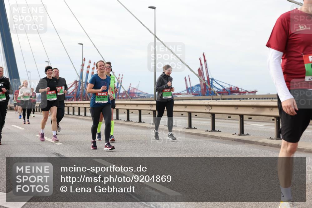 03.10.2025 - Köhlbrandbrückenlauf Lena Gebhardt http://msf.ph/oto/9204869 03.10.2025 15:58:56 Position 2 8386 meine-sportfotos.de