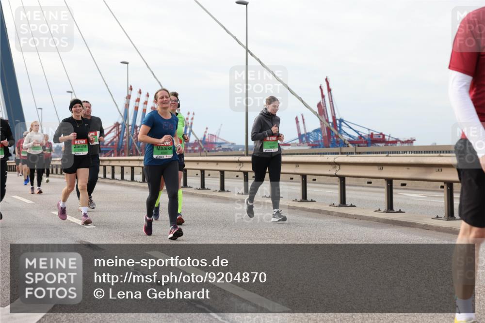 03.10.2025 - Köhlbrandbrückenlauf Lena Gebhardt http://msf.ph/oto/9204870 03.10.2025 15:58:56 Position 2 8386, 9709 meine-sportfotos.de