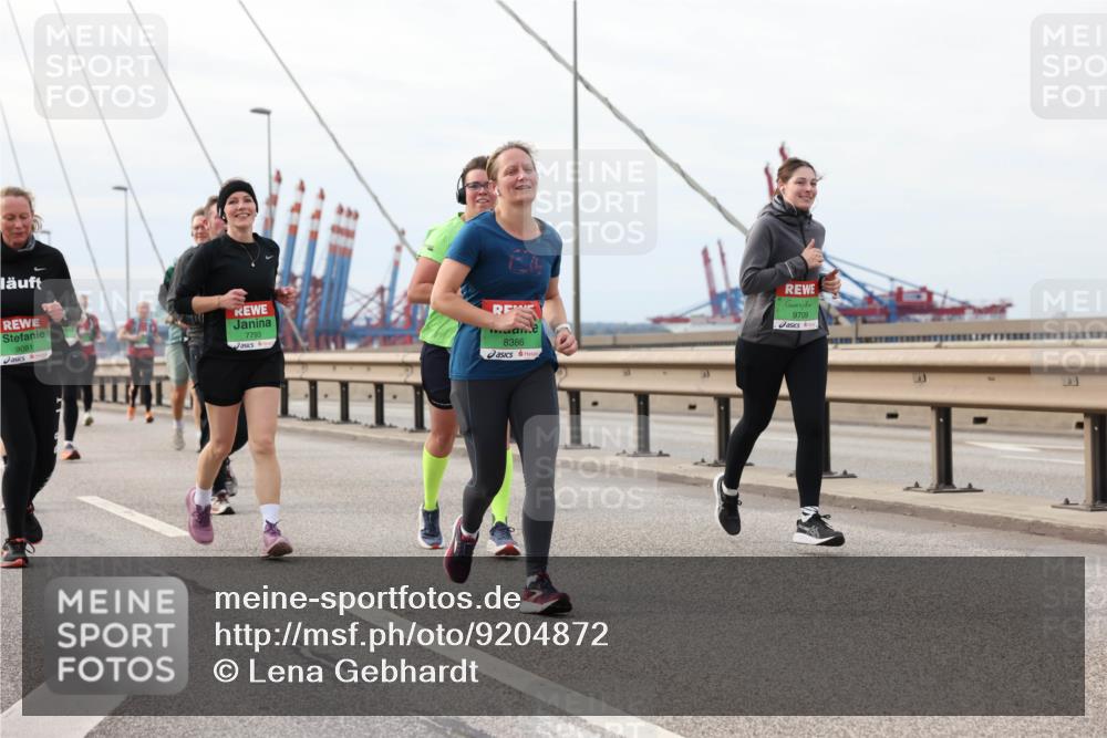 03.10.2025 - Köhlbrandbrückenlauf Lena Gebhardt http://msf.ph/oto/9204872 03.10.2025 15:58:57 Position 2 9081, 7793, 8386, 9709 meine-sportfotos.de