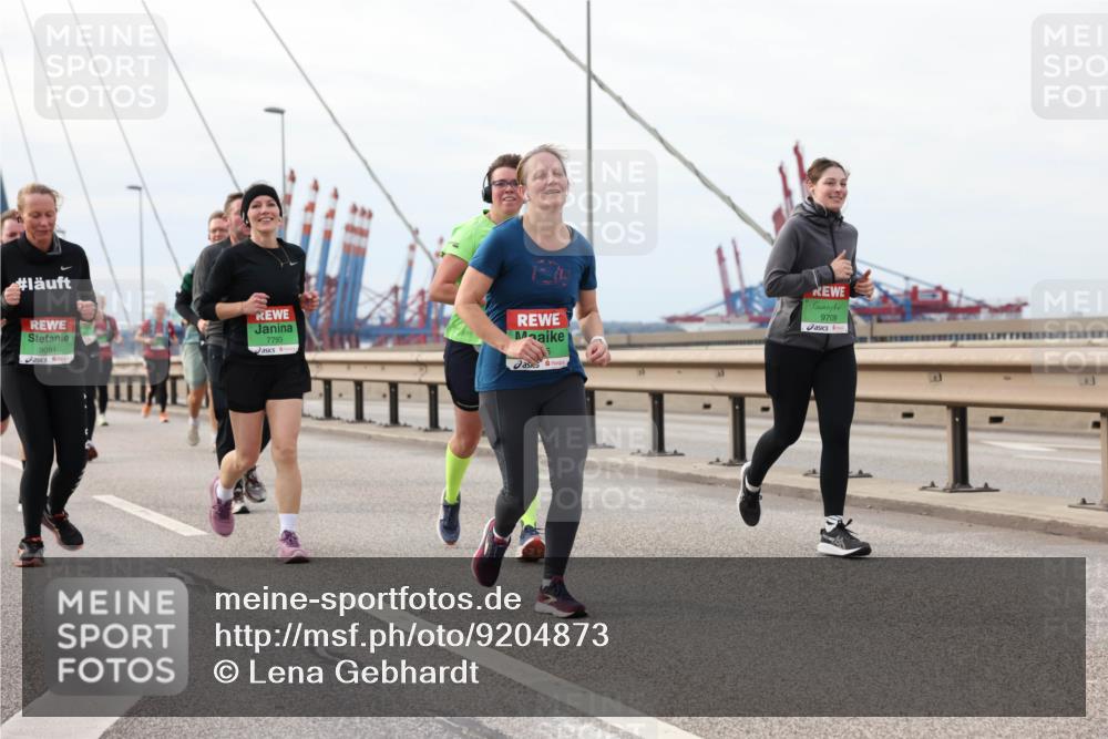 03.10.2025 - Köhlbrandbrückenlauf Lena Gebhardt http://msf.ph/oto/9204873 03.10.2025 15:58:57 Position 2 9081, 7793, 9709 meine-sportfotos.de