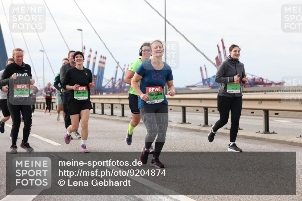 03.10.2025 - Köhlbrandbrückenlauf Lena Gebhardt http://msf.ph/oto/9204874 03.10.2025 15:58:57 Position 2 9081, 7793, 109, 8386, 9709 meine-sportfotos.de