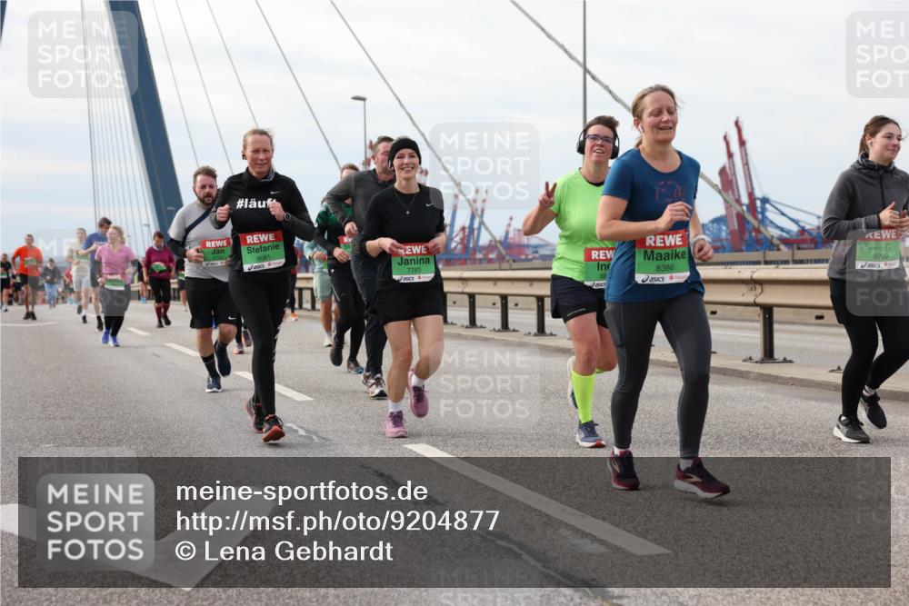 03.10.2025 - Köhlbrandbrückenlauf Lena Gebhardt http://msf.ph/oto/9204877 03.10.2025 15:58:57 Position 2 9081, 7793, 88, 8386, 9709 meine-sportfotos.de