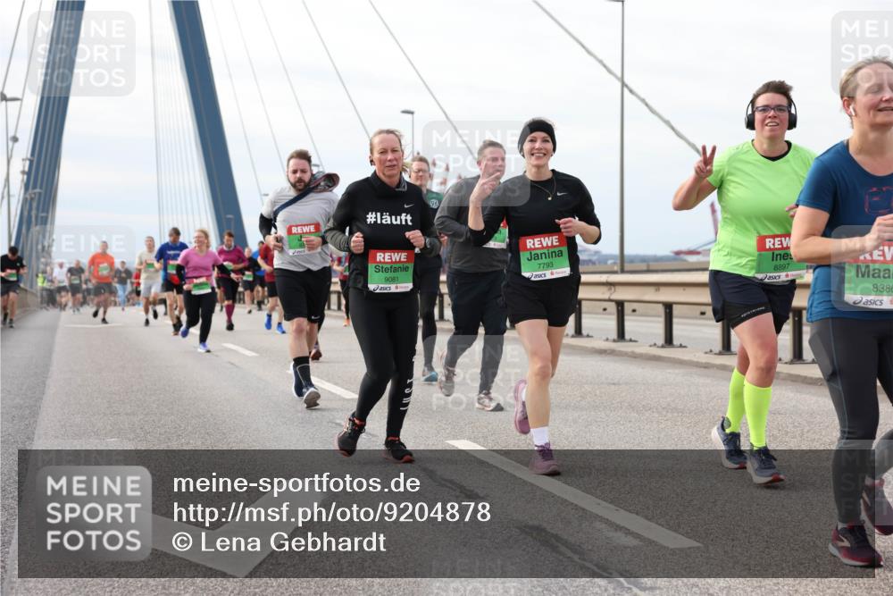 03.10.2025 - Köhlbrandbrückenlauf Lena Gebhardt http://msf.ph/oto/9204878 03.10.2025 15:58:58 Position 2 96, 9081, 7793, 8897, 8386 meine-sportfotos.de