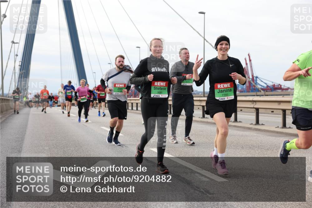 03.10.2025 - Köhlbrandbrückenlauf Lena Gebhardt http://msf.ph/oto/9204882 03.10.2025 15:58:58 Position 2 8734, 9081, 7793 meine-sportfotos.de