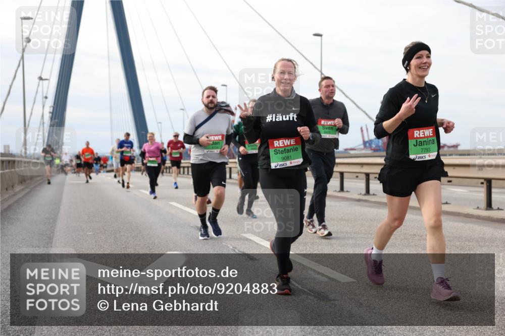 03.10.2025 - Köhlbrandbrückenlauf Lena Gebhardt http://msf.ph/oto/9204883 03.10.2025 15:58:59 Position 2 9081, 7793 meine-sportfotos.de