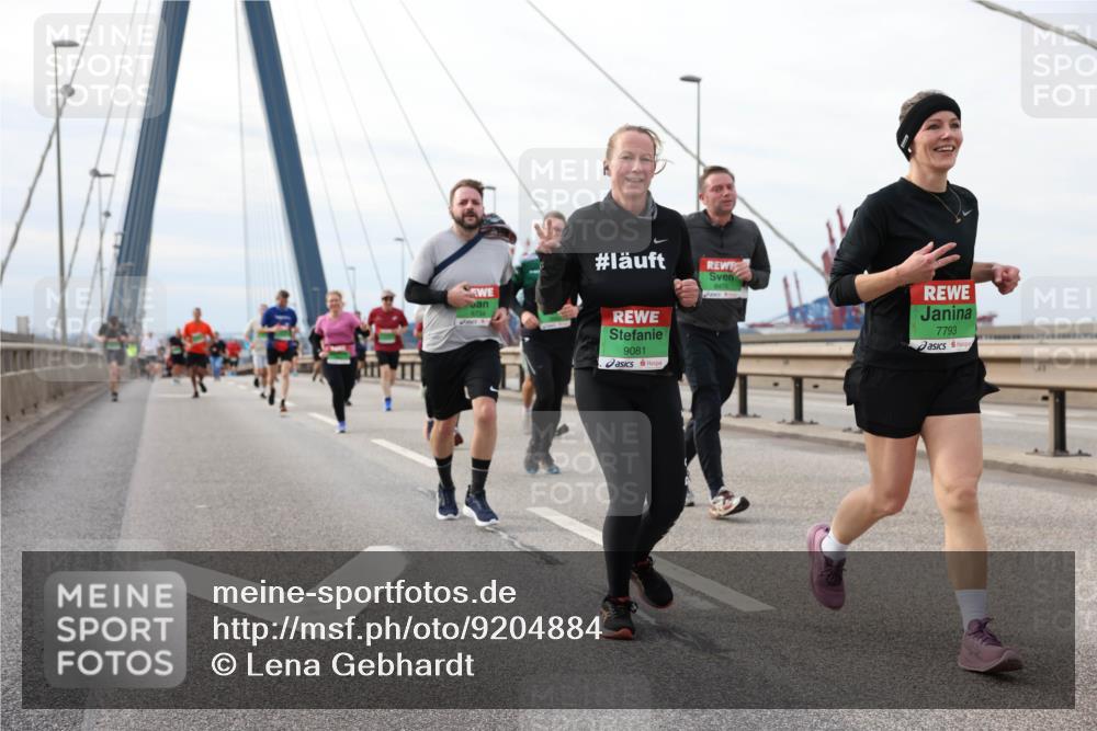 03.10.2025 - Köhlbrandbrückenlauf Lena Gebhardt http://msf.ph/oto/9204884 03.10.2025 15:58:59 Position 2 6734, 9081, 7793 meine-sportfotos.de