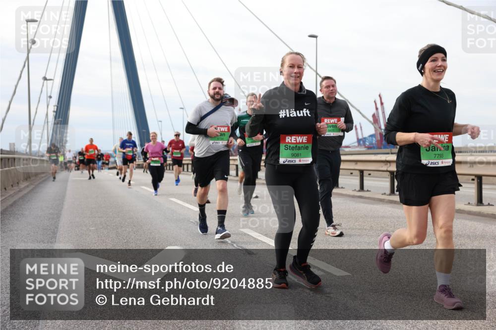 03.10.2025 - Köhlbrandbrückenlauf Lena Gebhardt http://msf.ph/oto/9204885 03.10.2025 15:58:59 Position 2 8734, 9081, 7793 meine-sportfotos.de
