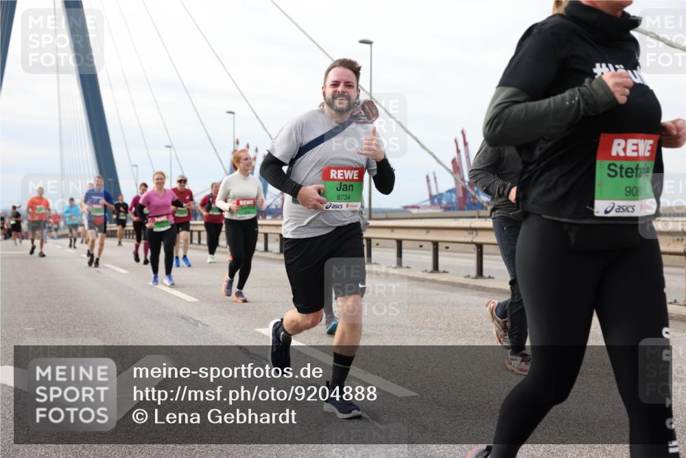 03.10.2025 - Köhlbrandbrückenlauf Lena Gebhardt http://msf.ph/oto/9204888 03.10.2025 15:59:00 Position 2 8734, 908 meine-sportfotos.de