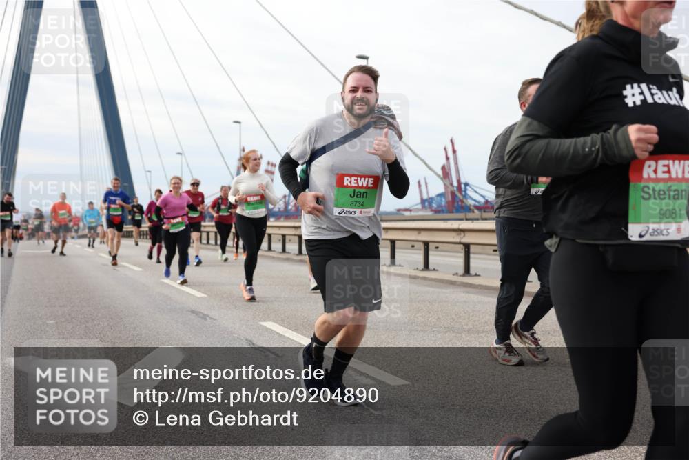 03.10.2025 - Köhlbrandbrückenlauf Lena Gebhardt http://msf.ph/oto/9204890 03.10.2025 15:59:00 Position 2 8734, 9081 meine-sportfotos.de