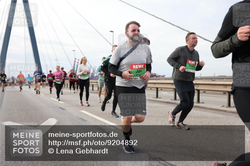 03.10.2025 - Köhlbrandbrückenlauf Lena Gebhardt http://msf.ph/oto/9204892 03.10.2025 15:59:00 Position 2 8734, 8475 meine-sportfotos.de