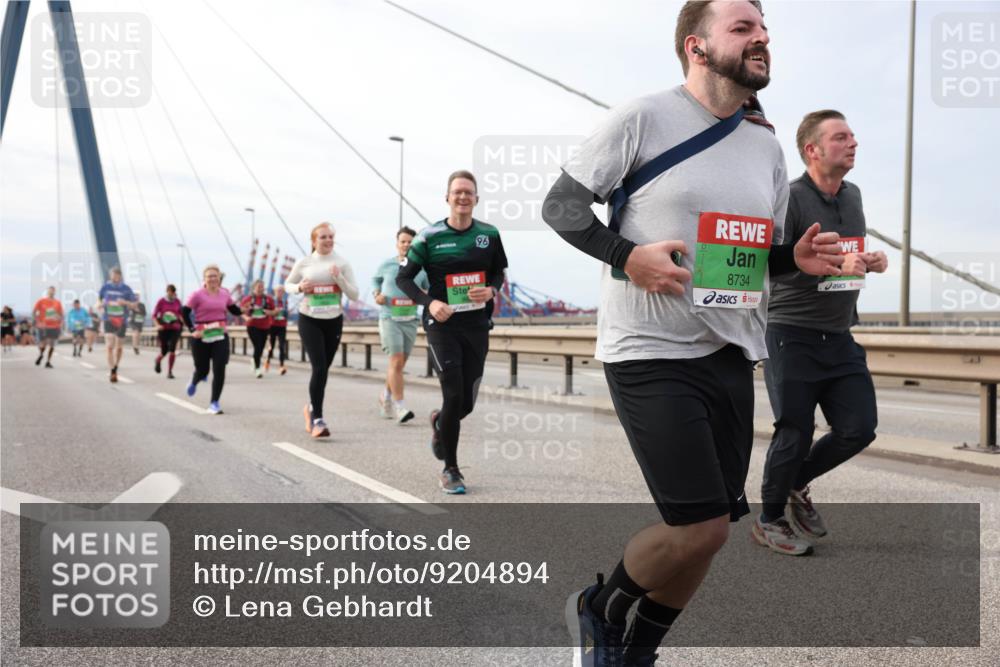 03.10.2025 - Köhlbrandbrückenlauf Lena Gebhardt http://msf.ph/oto/9204894 03.10.2025 15:59:01 Position 2 96, 8734 meine-sportfotos.de