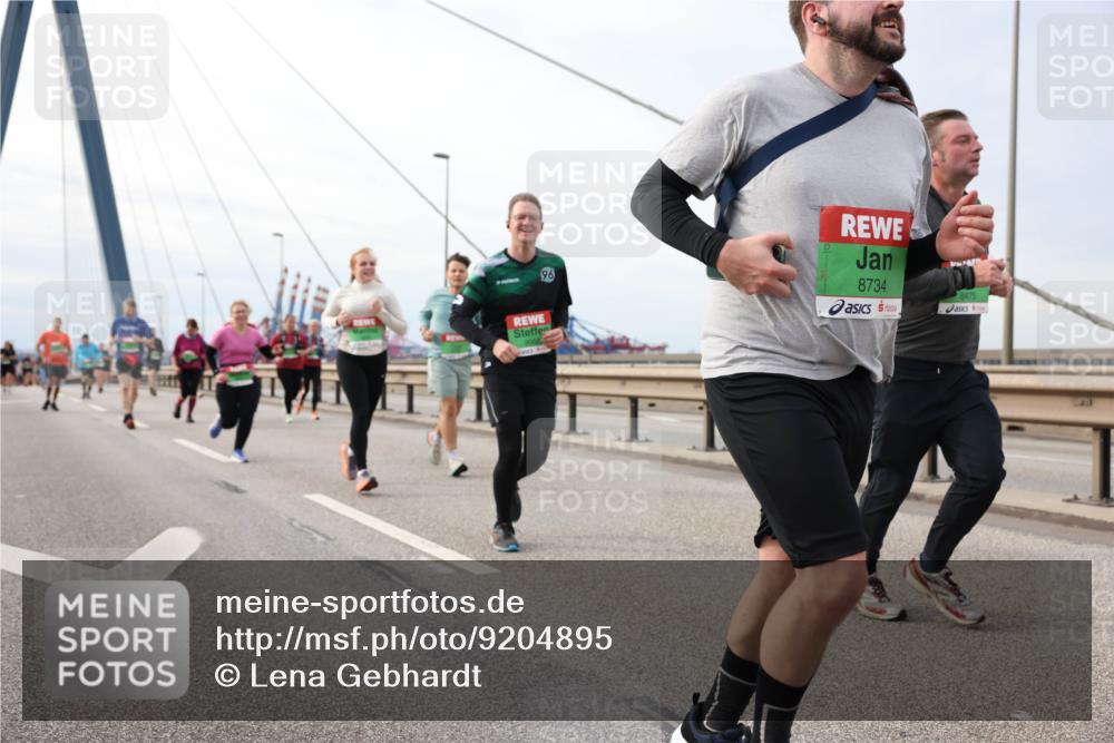 03.10.2025 - Köhlbrandbrückenlauf Lena Gebhardt http://msf.ph/oto/9204895 03.10.2025 15:59:01 Position 2 8734, 8475 meine-sportfotos.de