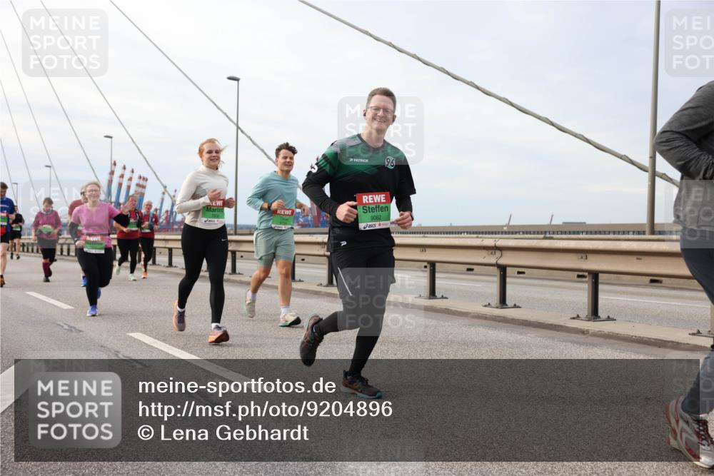 03.10.2025 - Köhlbrandbrückenlauf Lena Gebhardt http://msf.ph/oto/9204896 03.10.2025 15:59:01 Position 2 7830, 9062 meine-sportfotos.de