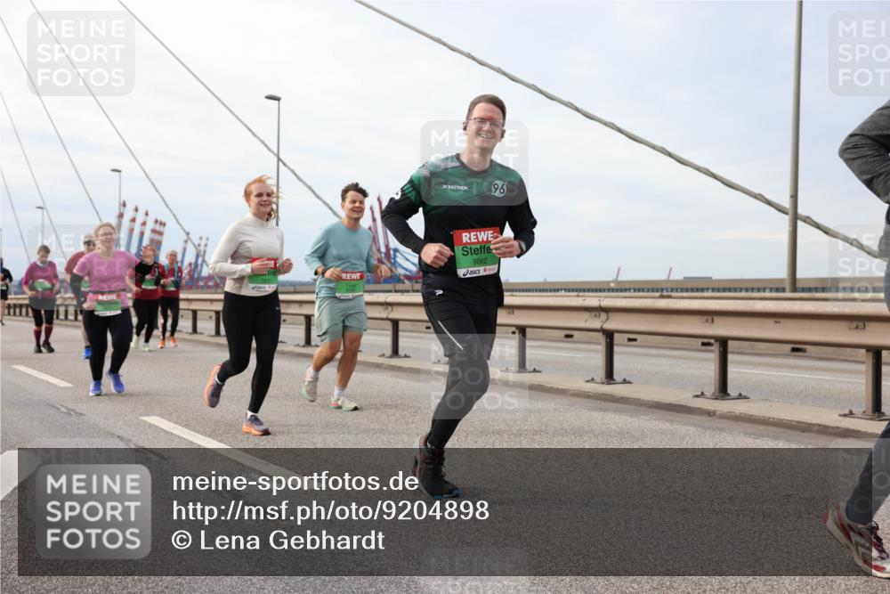 03.10.2025 - Köhlbrandbrückenlauf Lena Gebhardt http://msf.ph/oto/9204898 03.10.2025 15:59:01 Position 2 9062 meine-sportfotos.de