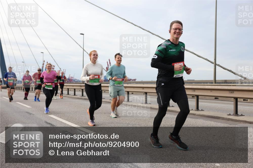 03.10.2025 - Köhlbrandbrückenlauf Lena Gebhardt http://msf.ph/oto/9204900 03.10.2025 15:59:01 Position 2 7830, 9062 meine-sportfotos.de