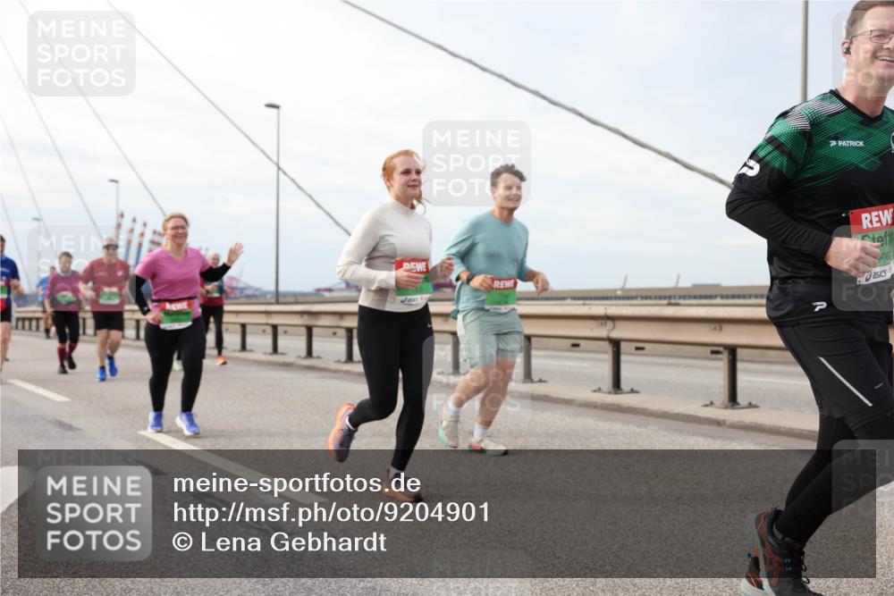 03.10.2025 - Köhlbrandbrückenlauf Lena Gebhardt http://msf.ph/oto/9204901 03.10.2025 15:59:02 Position 2 906 meine-sportfotos.de