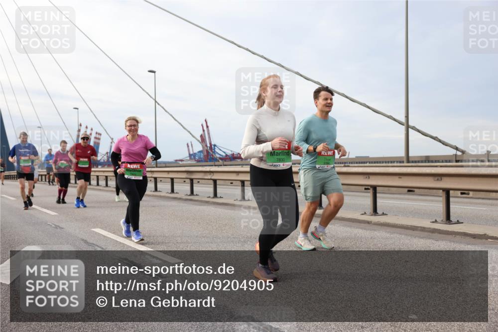 03.10.2025 - Köhlbrandbrückenlauf Lena Gebhardt http://msf.ph/oto/9204905 03.10.2025 15:59:02 Position 2 7830, 9754 meine-sportfotos.de
