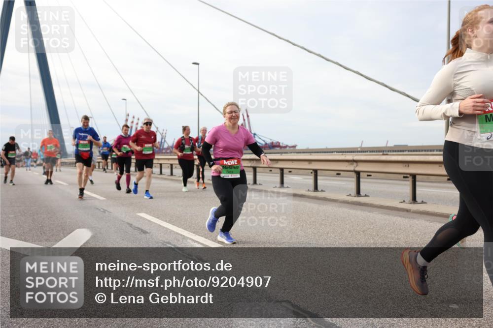 03.10.2025 - Köhlbrandbrückenlauf Lena Gebhardt http://msf.ph/oto/9204907 03.10.2025 15:59:03 Position 2 7474 meine-sportfotos.de